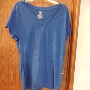 Athletic Works Women’s V-Neck Blue T-Shirt, Size XL